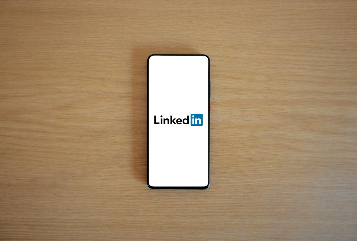 Automate B2B Leads AI Tools LinkedIn HubSpot Funnel Strategy